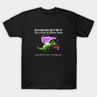 Chemistry is like cooking, just don't lick the spoon. Witty Science. T-Shirt